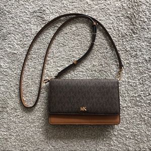 Michael Kors Smartphone Crossbody Bag
